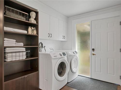 1016 Sayward Rd, Sayward, BC - Indoor Photo Showing Laundry Room
