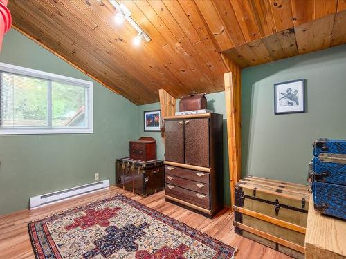 694 Dogwood Cres, Gabriola Island, BC - Indoor Photo Showing Other Room