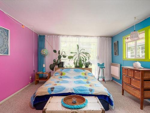 694 Dogwood Cres, Gabriola Island, BC - Indoor Photo Showing Bedroom