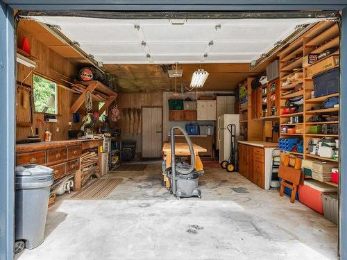 694 Dogwood Cres, Gabriola Island, BC - Indoor Photo Showing Garage
