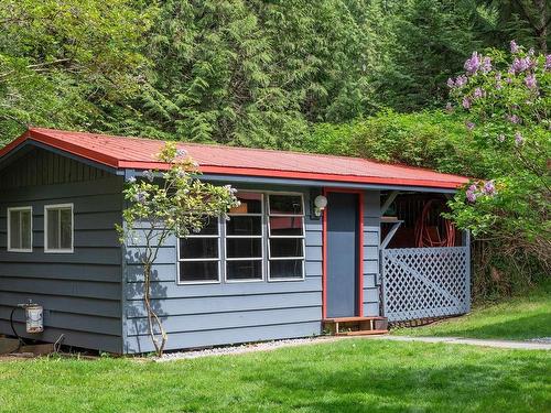 694 Dogwood Cres, Gabriola Island, BC - Outdoor With Deck Patio Veranda