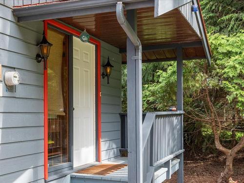 694 Dogwood Cres, Gabriola Island, BC - Outdoor With Exterior