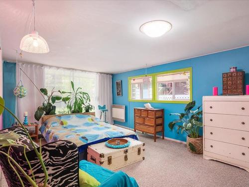 694 Dogwood Cres, Gabriola Island, BC - Indoor Photo Showing Bedroom