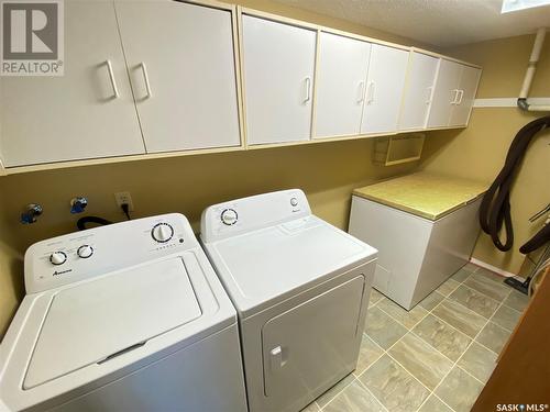206 27 Erichsen Place, Yorkton, SK - Indoor Photo Showing Laundry Room