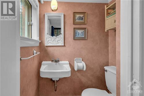 266 Sunnyside Avenue, Ottawa, ON - Indoor Photo Showing Bathroom