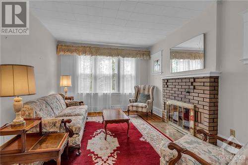 266 Sunnyside Avenue, Ottawa, ON - Indoor Photo Showing Living Room With Fireplace