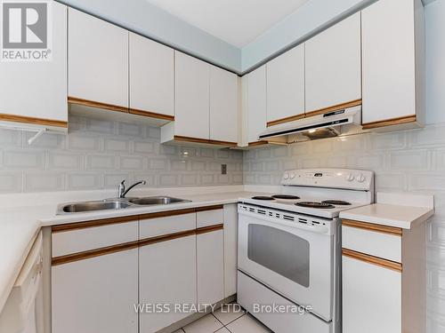 15 Viva Court, Vaughan, ON - Indoor Photo Showing Kitchen With Double Sink