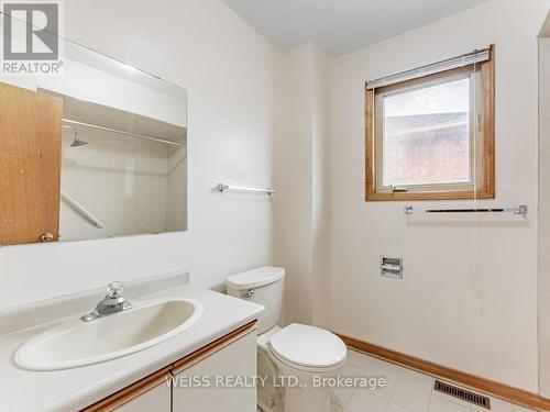 15 Viva Court, Vaughan, ON - Indoor Photo Showing Bathroom