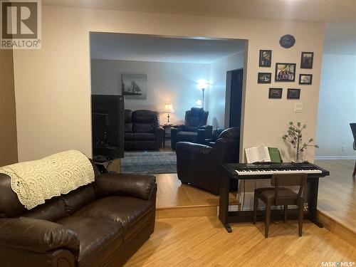 39 Bain Crescent, Saskatoon, SK - Indoor Photo Showing Living Room