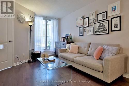 213 - 3 Rean Drive, Toronto, ON - Indoor Photo Showing Living Room