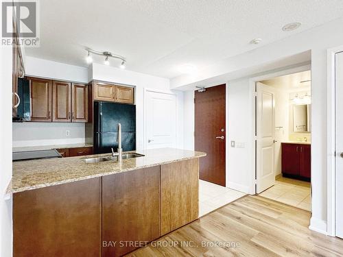1406 - 2181 Yonge Street, Toronto, ON - Indoor Photo Showing Kitchen With Double Sink