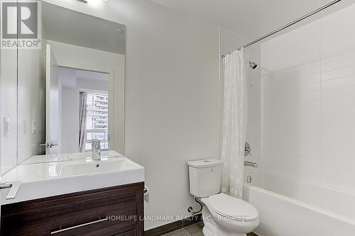 907 - 66 Forest Manor Road, Toronto, ON - Indoor Photo Showing Bathroom