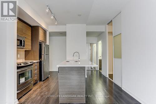 907 - 66 Forest Manor Road, Toronto, ON - Indoor Photo Showing Kitchen