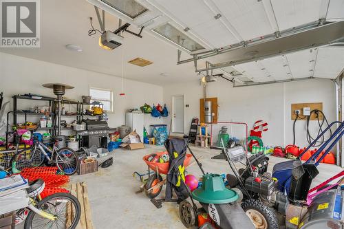 16 Bournes Close, Torbay, NL - Indoor Photo Showing Garage