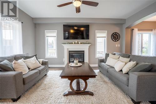 125 Morning Glory Lane, Chatham, ON - Indoor Photo Showing Living Room With Fireplace