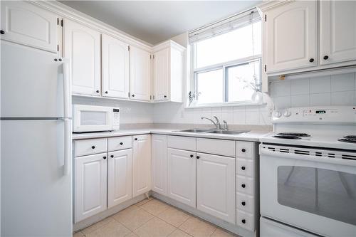 23 Main Street|Unit #603, Hamilton, ON - Indoor Photo Showing Kitchen With Double Sink