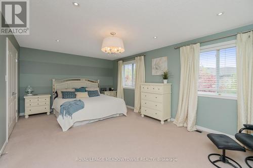 10 Costigan Court, Halton Hills, ON - Indoor Photo Showing Bedroom