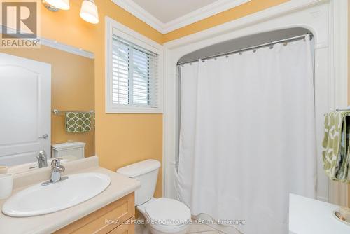 10 Costigan Court, Halton Hills, ON - Indoor Photo Showing Bathroom