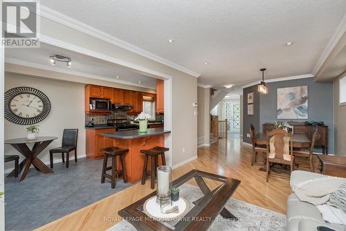 10 Costigan Court, Halton Hills, ON - Indoor Photo Showing Living Room