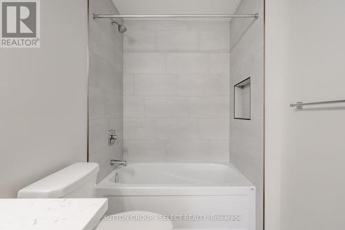 28 - 7966 Fallon Drive, Lucan Biddulph, ON - Indoor Photo Showing Bathroom
