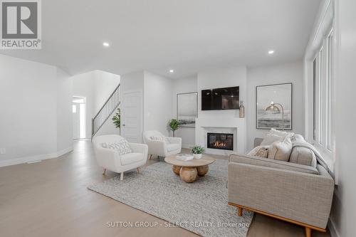 28 - 7966 Fallon Drive, Lucan Biddulph, ON - Indoor Photo Showing Living Room With Fireplace