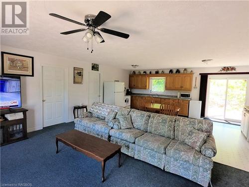 35 Bryant Street, Oliphant, ON - Indoor Photo Showing Living Room