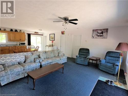 35 Bryant Street, Oliphant, ON - Indoor Photo Showing Living Room