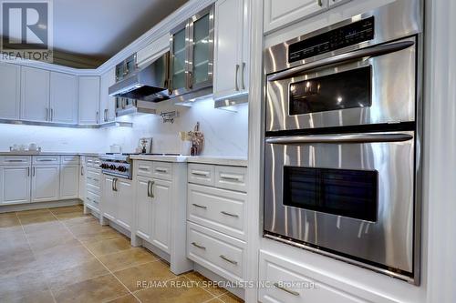 520 Gladwyne Court, Mississauga, ON - Indoor Photo Showing Kitchen With Upgraded Kitchen