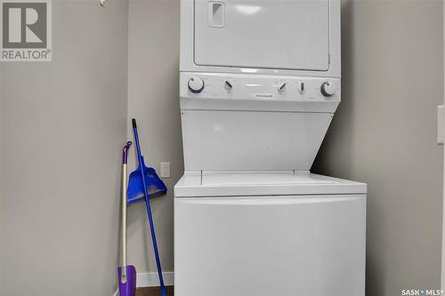4111 E Green Apple Drive, Regina, SK - Indoor Photo Showing Laundry Room