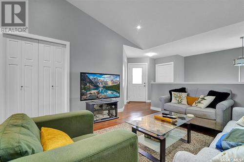 4111 E Green Apple Drive, Regina, SK - Indoor Photo Showing Living Room