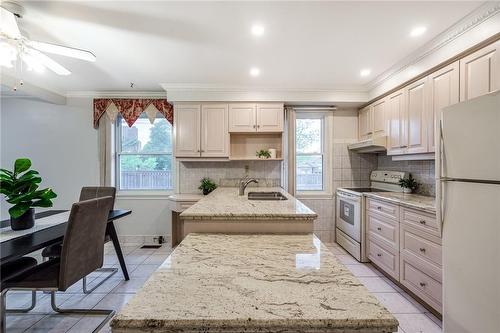 24 Bosna Court, Hamilton, ON - Indoor Photo Showing Kitchen With Double Sink