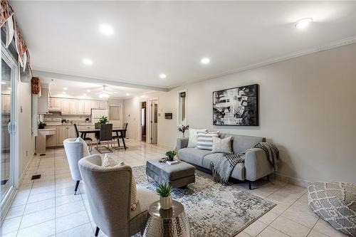 24 Bosna Court, Hamilton, ON - Indoor Photo Showing Living Room