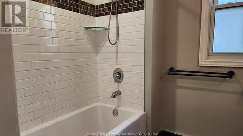1521 Bernard, Windsor, ON - Indoor Photo Showing Bathroom
