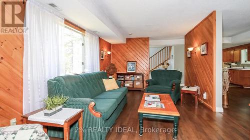 3711 Brunel Road, Lake Of Bays, ON - Indoor Photo Showing Living Room