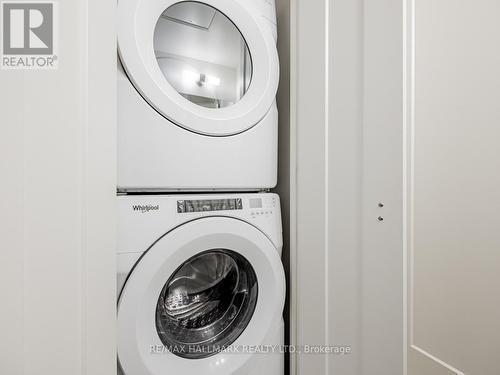 1010 - 330 Richmond Street W, Toronto, ON - Indoor Photo Showing Laundry Room