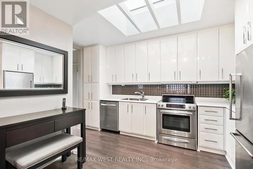 382 Brooke Avenue, Toronto, ON - Indoor Photo Showing Kitchen