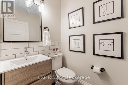 204 Montrose Avenue, Toronto, ON - Indoor Photo Showing Bathroom