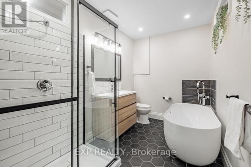 204 Montrose Avenue, Toronto, ON - Indoor Photo Showing Bathroom