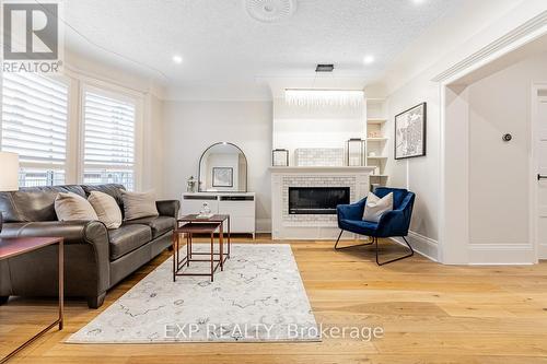 204 Montrose Avenue, Toronto, ON - Indoor Photo Showing Living Room With Fireplace