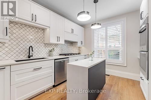 204 Montrose Avenue, Toronto, ON - Indoor Photo Showing Kitchen With Upgraded Kitchen