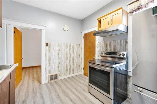 1461 Bannatyne Avenue, Winnipeg, MB - Indoor Photo Showing Kitchen