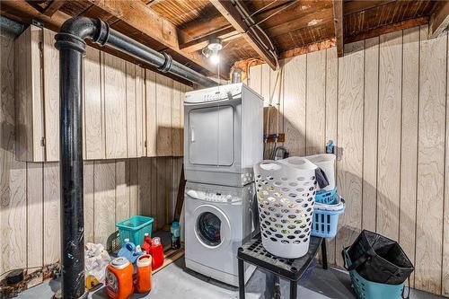 1461 Bannatyne Avenue, Winnipeg, MB - Indoor Photo Showing Laundry Room