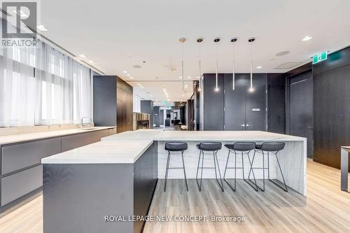 3604 - 8 Eglinton Avenue E, Toronto, ON - Indoor Photo Showing Kitchen With Upgraded Kitchen