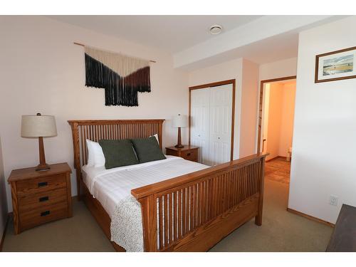 301 - 890 Dogwood Drive, Kimberley, BC - Indoor Photo Showing Bedroom