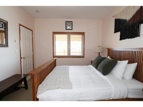 301 - 890 Dogwood Drive, Kimberley, BC - Indoor Photo Showing Bedroom