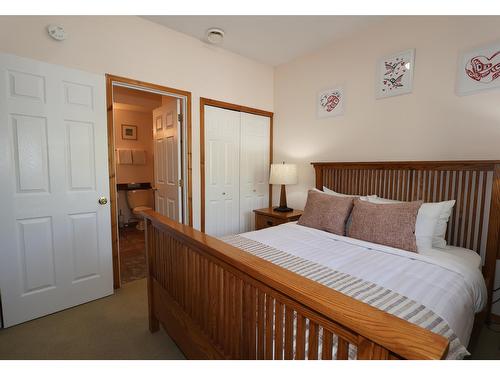 301 - 890 Dogwood Drive, Kimberley, BC - Indoor Photo Showing Bedroom