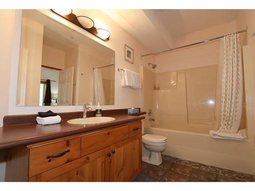301 - 890 Dogwood Drive, Kimberley, BC - Indoor Photo Showing Bathroom