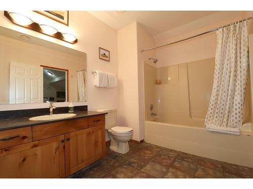 301 - 890 Dogwood Drive, Kimberley, BC - Indoor Photo Showing Bathroom