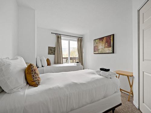 Chambre Ã Â coucher - 484-211 Ch. De Lac-Tremblant-Nord, Mont-Tremblant, QC - Indoor Photo Showing Bedroom