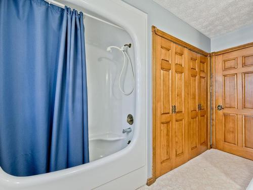 Salle de bains - 165 Rue Bellevue, Coaticook, QC - Indoor Photo Showing Bathroom